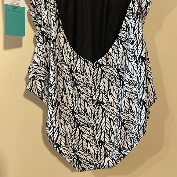 Sea & Sand Black and White Tummy Control One Piece Swimsuit Size 20 - Picture 9 of 16